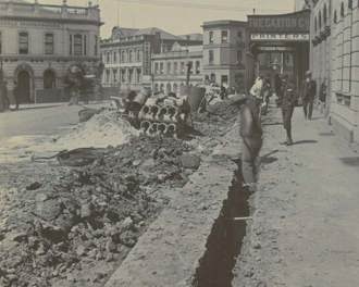 Black and white photo of cables being laid in Manse and Princess Street circa 1910